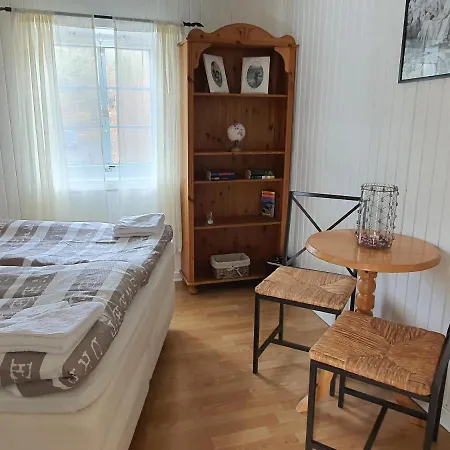 Aline's Stue, Utskarpen فندق مبيت وإفطار *