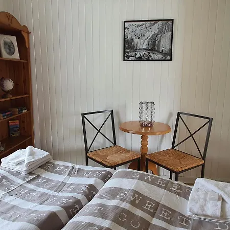 Aline's Stue, Utskarpen فندق مبيت وإفطار *